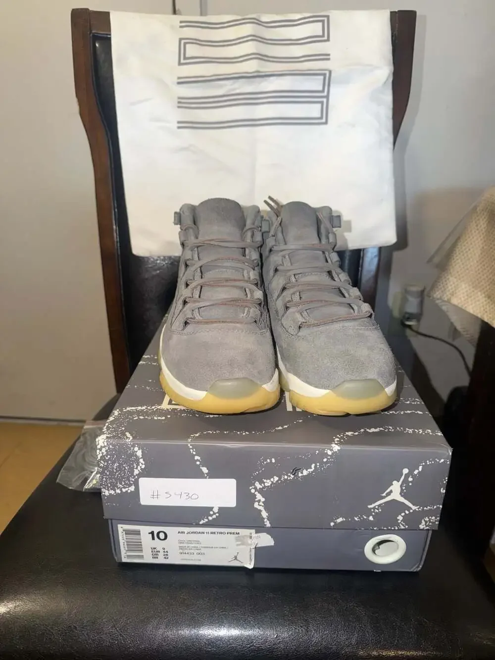 Air Jordan 11 Retro Premium Grey Suede Size 10 914433-003 VERY RARE SIZE